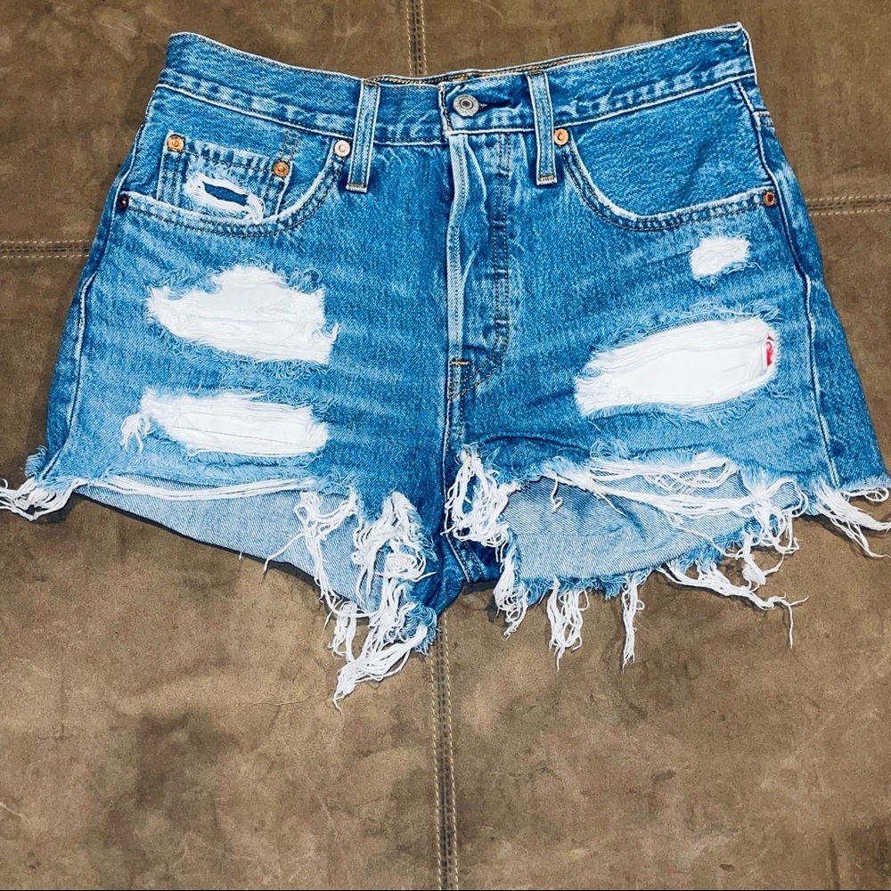 Women’s Levi’s Cheeky Distressed Shorts 501 27
